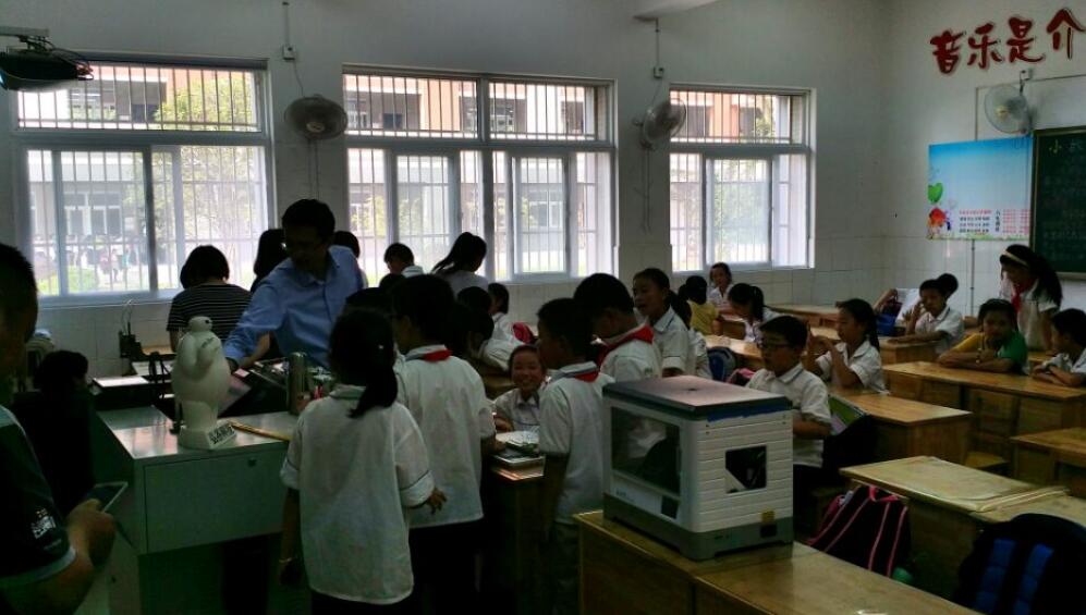 2017年全国科普日暨崇川区中小学科技嘉年华首日活动顺利举办